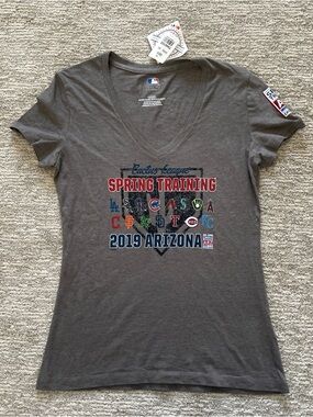 Spring Training Cactus League 2019 MLB Women’s Size Small Gray V-Neck Shirt NWT
